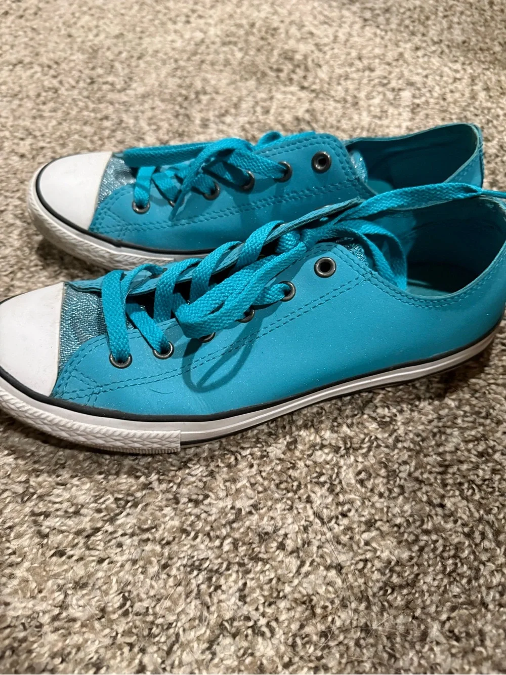 Kids Bright Teal Low-Top Converse with sparkle tongue